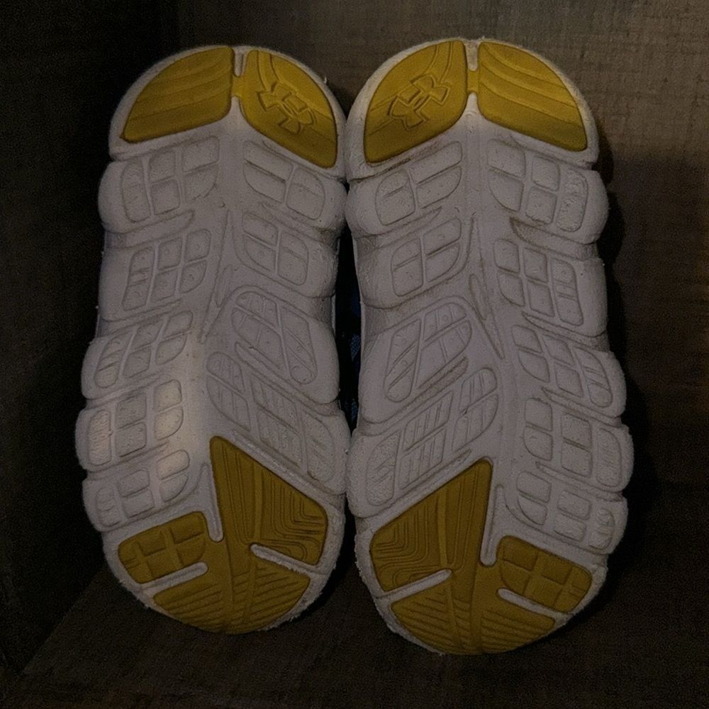 UNDER ARMOUR INFANT SNEAKERS- size 5 - Picture 9 of 10